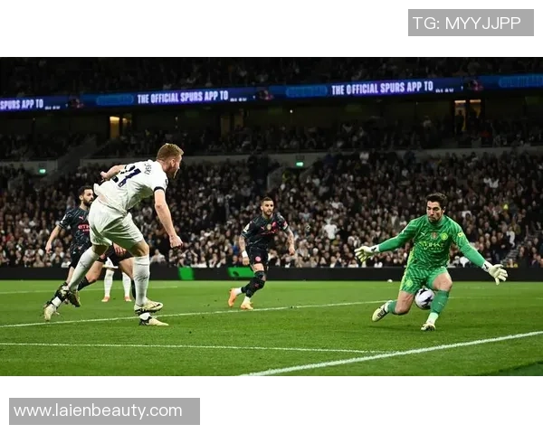 曼城与里昂全场比赛精彩回顾及关键时刻分析